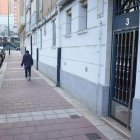 Portal de la calle Doctor Ochoa, número 3, donde se ha producido la redada.