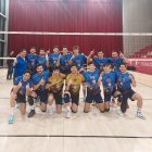 La plantilla del UVa VCV celebra su campeonato liguero.