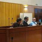 Los dos militares acusados de usar explosivo real en cursillos privados sostienen que era mera plastilina inocua.