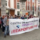 Concentración a las puertas de la Consejería de Sanidad