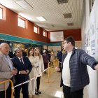 El arquitecto Fernando Liébana explica al alcalde de Valladolid y el consejero de Movilidad las obras de la estación de autobuses.