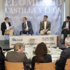 Los ponentes, durante la mesa de debate.