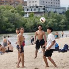 Ambiente veraniego en la Playa de las Moreras de Valladolid