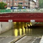 Coche atrapado en el túnel de la Circular por la fuerte tormenta en Valladolid