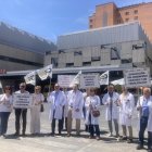 Concentración del sindicato CESM a las puertas del Clínico de Valladolid.