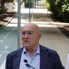 El alcalde de Valladolid, Jesús Julio Carnero, tras inaugurar el carril bici del paseo Isabel la Católica.