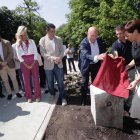 Inauguración del carril bici de Isabel La Católica, que rinde homenaje a Estela Domínguez.