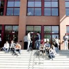 Estudiantes a las puertas del Aulario en Valladolid.