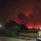 Avance del incendio de Yeres que asedia Las Médulas en León.
