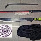 Un machete, una katana y una lleva de tubo incautadas en la reyerta en La Circular