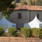 Carpas montadas a las afueras del Monasterio de Santa María de Retuerta que acogerá la boda de Stella del Carmen Banderas