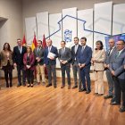 Íscar, junto a su equipo de Gobierno, antes de presentar las cuentas de la Diputación.