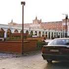 Centro Comercial Rondilla en el año 2000. Al fondo el edificio del Seminario Menor Diocesano y a la derecha el Centro Cívico Rondilla