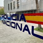 Archivo - Sucesos.- Detenido en Valladolid por acosar a una mujer y a su familia con pintadas ofensivas y pinchazos en neumáticos.