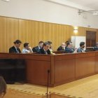 Un momento del juicio en Valladolid, en una imagen de archivo.
El Tribunal Superior de Justicia de Castilla y León ha ratificado la condena de un año y ocho meses de cárcel a Álvaro F.L. y su sobrino Diego como autores de la agresión registrada durante la madrugada del 21 de mayo de 2023 en Pozaldez, durante la celebración de sus fiestas, donde un joven que se encontraba bailando con sus amigas resultó herido al recibir inicialmente del primero un puñetazo en la cara y luego, junto con el otro condenado, patearle tras caer al suelo desplomado semiinconsciente.

POLITICA CASTILLA Y LEÓN ESPAÑA EUROPA VALLADOLID JUSTICIA