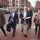 El candidato de Vox a la Presidencia de la Junta de Castilla y León, Carlos Pollán, y el portavoz nacional del partido, José Antonio Fúster, visitan Valladolid.