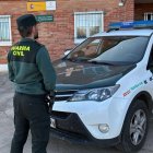 La Guardia Civil investiga al propietario de un perro que iba suelto y atacó a dos mujeres..

La Guardia Civil investiga al propietario de un perro de raza pastor alemán como presunto autor de un delito de lesiones por imprudencia, ya que una mujer de edad avanzada y su hija, vecinas de un pueblo de la zona de Tierras de Medina, resultaron heridas tras el ataque del animal, que iba suelto.

SOCIEDAD ESPAÑA EUROPA CASTILLA Y LEÓN
SUB GBANO EN VALLADOLID