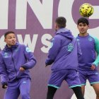 Lachuer y Maroto, de frente, durante el entrenamiento vespertino del lunes.