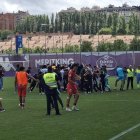 Plantilla, cuerpo técnico y trabajadores del Promesas celebran la permanencia.