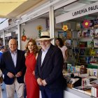 Jesús Julio Carnero, inaugura la 59 Feria del Libro de Valladolid junto a Mar Sancho y José Luis López Linares.