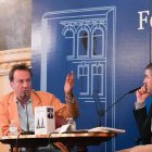Marcos Giralt Torrente y Pablo R. Lago, ayer, en la presentación de ‘Los ilusionistas’ en la Feria del Libro.