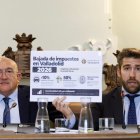 Carnero y Blanco durante el pleno ordinario del Ayuntamiento de Valladolid.