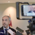 El consejero de Cultura, Turismo y Deporte José Alberto Díaz Pico, atiende a los medios de comunicación.