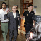 Ruiz Mateos y detrás su hijo Javier en su última comparecencia en los juzgados de Palma de Mallorca-José Vicens