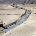 El pantano de Barrios de Luna en León se encuentra en su mínimo histórico y ya sólo embalsa un 7% de agua.-ICAL