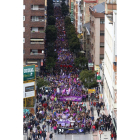 PONFERRADA. Una amplia cola de manifestantes salen a la calle.-J. M. LOSTAU