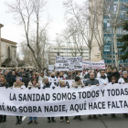 Imagen de la cabecera de la manifestación ayer en Salamanca.-ICAL