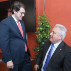 El alcalde Salamanca, Alfonso Fernández Mañueco, junto al capitán Aliste, en los Premios Castilla y León.-ICAL