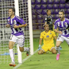 Juan Villar y Rodri celebran el primer gol contra el Alcorcón.-J. M. Lostau