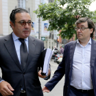 Rafael Delgado, a la derecha en compañía de su abogado, en una imagen de archivo. -ICAL