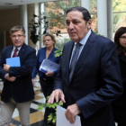 El consejero de Sanidad, Antonio Sáez, comparece ante los medios tras la Mesa Sectorial para explicar los oferta pública de empleo 2015-2016-Ical