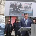 Alcalde de Valladolid, Óscar Puente, y la concejala de Cultura y Turismo, Ana Redondo, presentan el cartel y spot publicitario de la Fiesta de la Moto, acompañados por los integrantes de la banda de música Burning-Ical