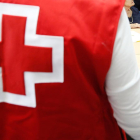 Foto de archivo de un voluntario de la Cruz Roja. - E.M.