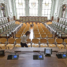 Imagen de archivo de los preparativos antes del pleno de investidura en junio pasado-Miguel Ángel Blanco