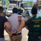 Momento en el que la Guardia Civil detiene a Lupin en Madrid tras un año de investigación.-E. M.