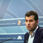El portavoz del Grupo Parlamentario Socialista y secretario general del PSOE de Castilla y León, Luis Tudanca, informa de la reunión del Grupo de Trabajo Socialista para la reforma del Estatuto de Autonomía de Castilla y León.-ICAL