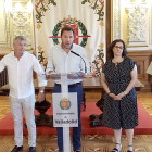 Los alcaldes de Arroyo, Valladolid y La Cistérniga junto a la intendente jefa de la Policía Municipal y el concejal de Seguridad Ciudadana, tras el acuerdo firmado este martes. SGC