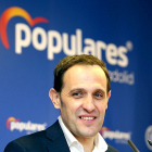 Conrado Íscar presenta su candidatura a la presidencia provincial del PP, ayer en la sede de Alcalleres. ICAL