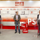 Luis Tudanca y Julio Villarrubia en los instantes previos al inicio del dabate-J.M.Lostau