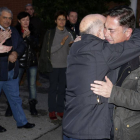 Marcos Martínez es abrazado y vitoreado por los vecinos de Lorenzana (León)-Ical