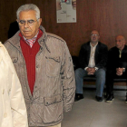 García Clérigo, ayer, en el momento de acceder a la sala del juicio.-J. M. Lostau