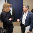 Juan José Sanz Vitorio conversa con el portavoz de Podemos, Pablo Fernández, antes de la Junta de Portavoces de las Cortes.-MIRIAM CHACÓN / ICAL