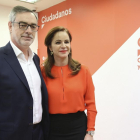Villegas y Silvia Clemente durante la presentación de la candidata.-ICAL