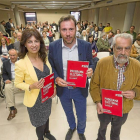 Óscar Puente flanqueadopor Ana Redondo y por Tomás Rodríguez Bolaños, antes de presentar su programa en la Casa Revilla-P. REQUEJO