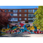Los 'Murales de la Felicidad' se impregnan en las calles de Pajarillos
