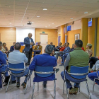 Franciso Igea, reunido ayer con simpatizantes en Segovia durante el primer día de campaña de las primarias.-ICAL